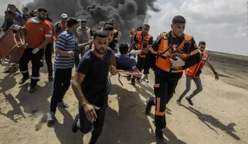 Un bebé de 8 meses, entre las decenas de personas enterradas tras masacre en Gaza