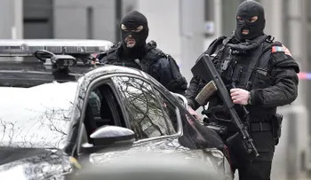 Nuevos arrestos en una Bruselas en la que predomina una "sensación de guerra"
