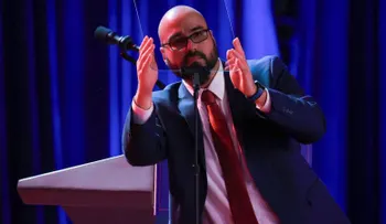 Operador de teleprompter de Trump pagará multa de US$ 65.000 por uso de información privilegiada