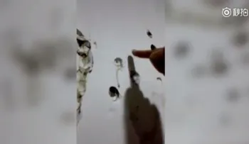 Un chino con habilidades sobrehumanas: deforma una pared con un dedo