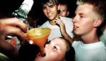 Un mortal juego consistente en beber alcohol se hace viral en las redes sociales 