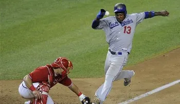 Uggla pega 2 jonrones y Bravos vencen a Dodgers