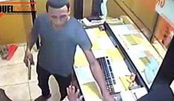 Multitud mata a dos hombres cuando intentaban robar en banca de lotería