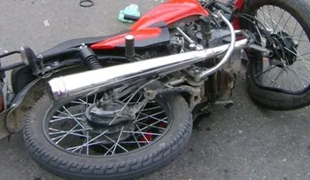 Dos jóvenes alegadamente embriagados mueren al chocar sus motocicletas en Dajabón