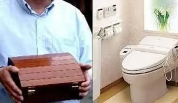 Tiró las cenizas de su esposa por el inodoro, porque no lo dejaba vivir