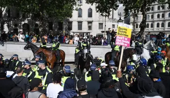 Más de 100 detenidos tras las protestas violentas en Londres