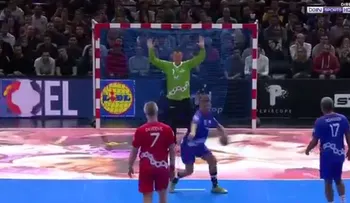 Los grandes goles de penal existen y éste lo aplaudió hasta el arquero