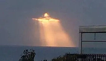 Dicen que Jesucristo apareció en el cielo para proteger una familia afectada por un incendio