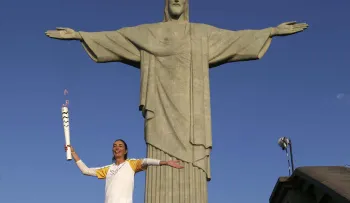 La antorcha olímpica llega a los pies del Cristo Redentor