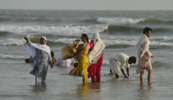 Ola de calor mata al menos a 65 personas, en apenas tres días, en Pakistán
