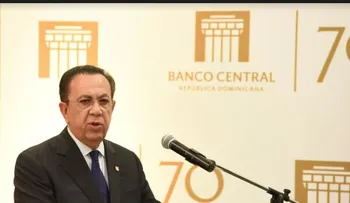 Banco Central de la RD entrega premios del concurso economía 2017