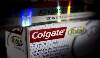 FDA prohibe uso COLGATE por la presencia de triclosán elemento altamente peligroso