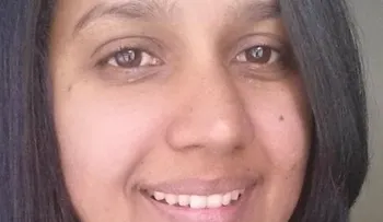 Familiares de maestra que se lanzó al mar, dicen que podría estar viva