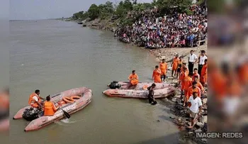 18 personas mueren al hundirse su barco en India