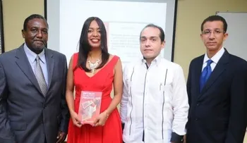 Marisol Fermín presenta su novela: â??Envuelto en Periódicoâ?