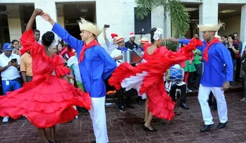 Coalición Universitaria por la Excelencia realiza  aguinaldo  en explanada UASD