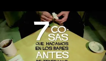 7 cosas que hacíamos en los bares antes de tener móvil (VIDEO)