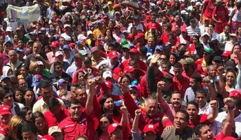 EE.UU. llama a militares a respaldar a Guaidó en Venezuela y el Papa teme un "baño" de sangre 