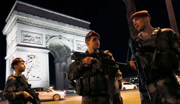 Los candidatos presidenciales franceses suspenden las campañas tras ataque en París