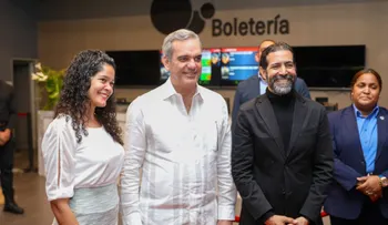 Presidente Abinader asiste a gala premiere de nueva película dominicana "Rango de Honor"