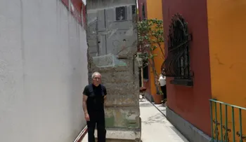 Subastan en México un fragmento del Muro de Berlín para preservarlo