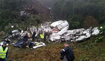 ¿Por qué se estrelló el avión que llevaba al Chapecoense?