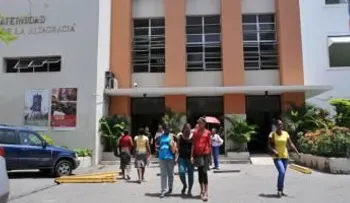 Una menor demanda Maternidad por RD$50 millones por entregar bebé por error a otra persona