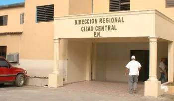 Raptan profesora junto a dos hijos para robarle camioneta
