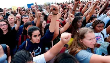 ¿Por qué las empresas están abandonando a la NRA?