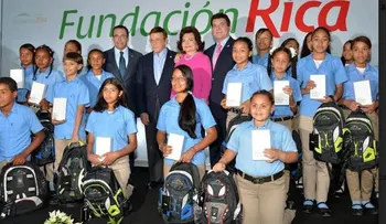 Andrés Navarro resalta responsabilidad social de empresarios con aportes a la educación