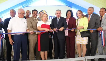 Presidente Medina inaugura primera parte del proyecto Azua II