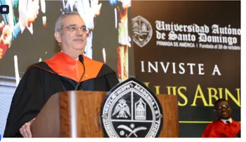 Presidente Abinader recibe doctorado "honoris causa" de la UASD