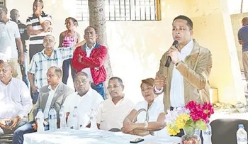 Gobierno repara entre 10 a 15 escuelas por mes