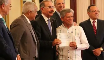 Danilo Medina entrega RD$200 millones a 40 organizaciones de pequeños productores