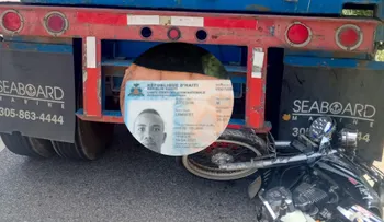Muere motociclista haitiano al chocar contra una patana estacionada en Puerto Plata
