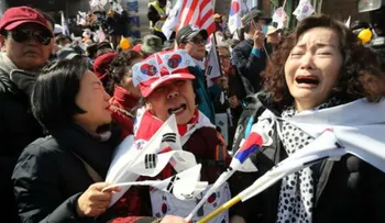 Destitución presidenta Corea del Sur genera masivas protestas; dos personas muertas