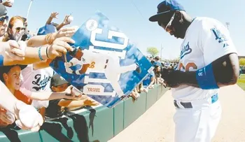 Yasiel Puig recibe una lluvia de consejos