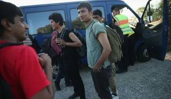 Austria encuentra 200 refugiados escondidos en vehículos