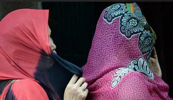 Dos hermanas condenadas a ser violadas por pecados de su hermano 