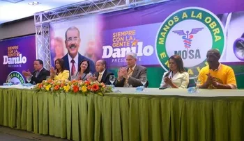 Profesionales de la salud manifiestan apoyo a Danilo Medina