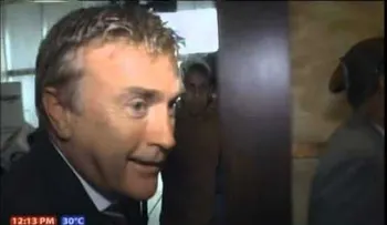  El embajador de EEEU â??huyeâ? de la prensa (VIDEO)
