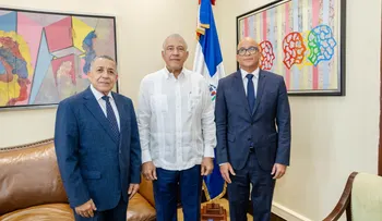 Ministro Andrés Bautista juramenta a Félix Reyna director de la Diecom