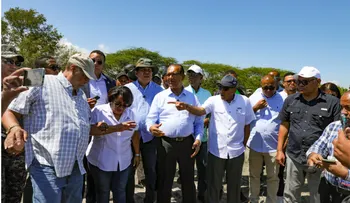 Senadores escuchan a pescadores en Barahona por baja del caudal