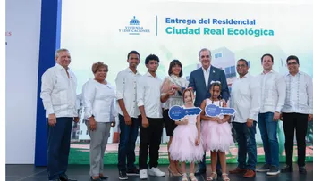 Abinader entrega 488 viviendas en SDE y supera 20,000