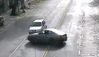 Video: espectacular accidente de un auto en una prueba de velocidad