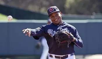 Erick Aybar batea de 3-3 y José Domínguez salva juego en Grandes Ligas 