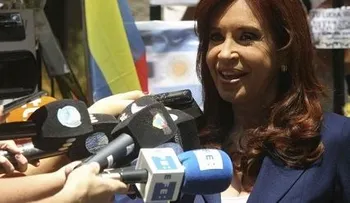 Citan a indagatoria a Cristina Fernández de Kirchner por presuntos sobornos millonarios