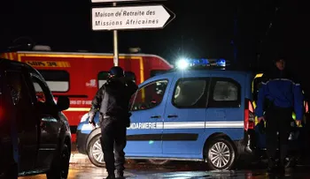 Francia: buscan al atacante que irrumpió en una casa de retiro de monjes