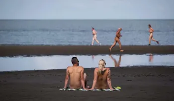 ¿Buscando una playa nudista? Estas son las 12 mejores del mundo