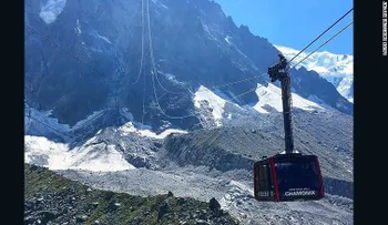 Decenas de personas pasan la noche atrapadas en un teleférico en los Alpes franceses